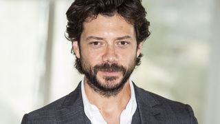 Alvaro Morte (La Casa de Papel) dévoile avoir failli mourir d'un cancer