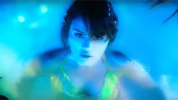 Selena Gomez envoûtante et magique dans le clip de "Rare"