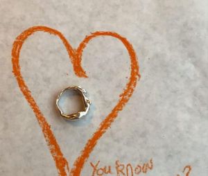 KJ Apa (Riverdale) prêt à se marier avec Clara Berry ?