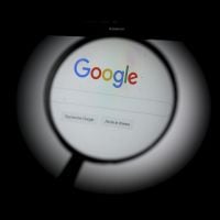 Google de l&#039;autre côté de la Force : le moteur de recherches teste le mode sombre