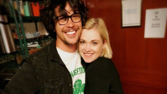 Bob Morley (The 100) infidèle à Arryn Zech avec Eliza Taylor ? L'interprète de Clarke répond enfin