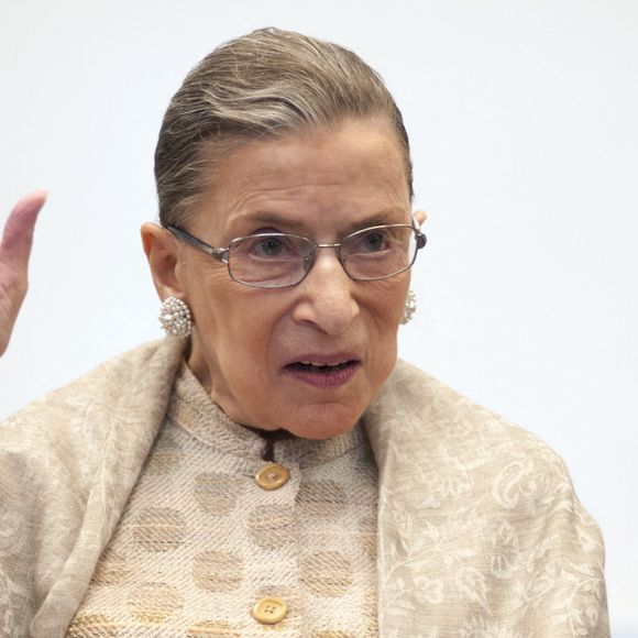 Mort de Ruth Bader Ginsburg : qui est la juge à qui les stars US rendent hommage ?