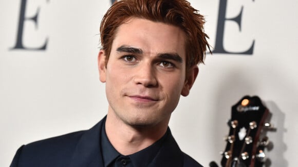 KJ Apa dans Songbird : des premières images du film sur la Covid dévoilées