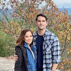 Brant Daugherty (Pretty Little Liars) bientôt papa pour la première fois : sa femme Kim est enceinte