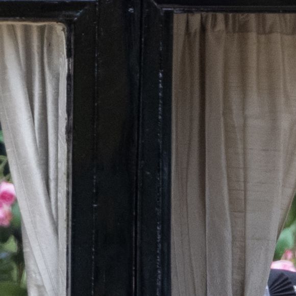 La Chronique des Bridgerton saison 2 : Phoebe Dynevor sur le tournage, le 27 mai 2021 à Londres