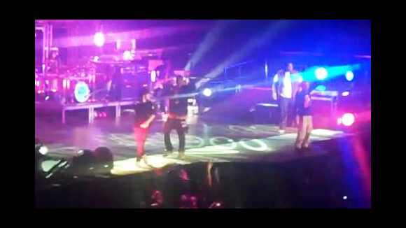 Justin Bieber ... Une grosse surprise de ses potes en plein concert