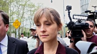 Allison Mack (Smallville) accusée de trafic sexuel et condamnée à 3 ans de prison