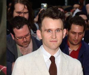 Harry Melling dans le premier film Harry Potter VS aujourd'hui