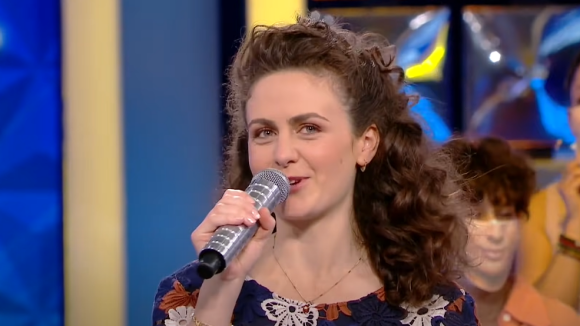 Caroline (N'oubliez pas les paroles) aidée par Nagui ? Les coulisses de l'émission dévoilées