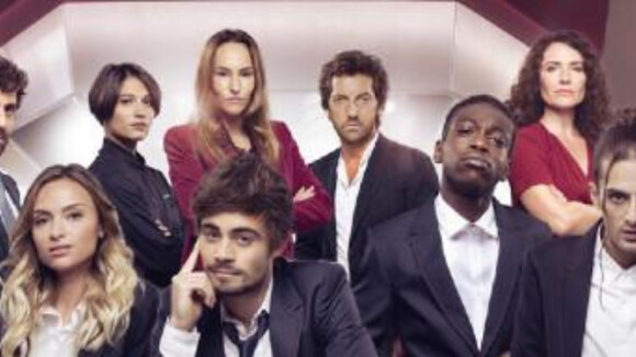 Ici tout commence : deux acteurs sont en couple, ils officialisent avec un bisou