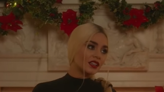 La Princesse de Chicago 3 : Vanessa Hudgens voit (encore) triple, cambriolage et amour au programme