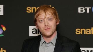 Rupert Grint dévoile une rare photo de sa fille... sur le tournage de la série horrifique Servant