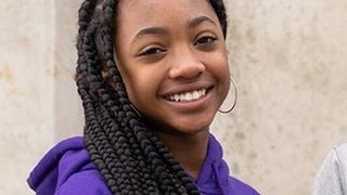 Percy Jackson, la série : la nouvelle Annabeth victime d'insultes racistes, l'auteur en colère et Alexandra Daddario la défend