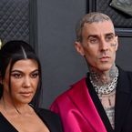 Travis Barker hospitalisé d'urgence après avoir tweeté "Que Dieu me sauve", sa fille demande des prières