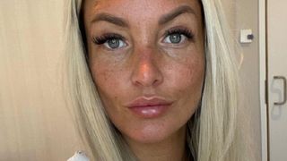 Aurélie Dotremont (Les Cinquante) trahie par son mec : elle le largue mais continue de vivre avec lui