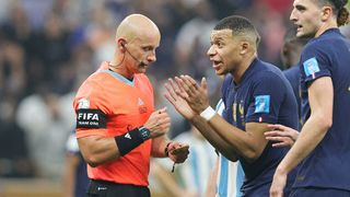"Il y a eu des erreurs " : l'arbitre de la finale Argentine-France avoue ENFIN s'être trompé, et ça fout la rage