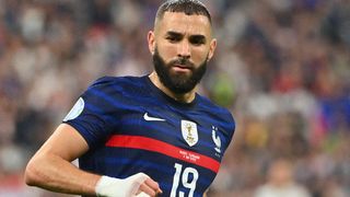 "Continuez à mentir, la vérité arrive" : un proche de Karim Benzema assure qu'il aurait pu jouer la Coupe du Monde et accuse le staff des Bleus