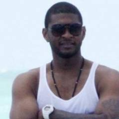 Michael Jackson ... Usher lui rend hommage lors d'un concert (vidép)