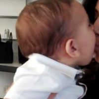 Kim Kardashian ... Complètement gaga de son neveu (vidéo)