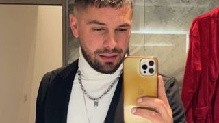 Crottes de nez sur les matelas, pipi par terre : une ex conquête de Kevin Guedj balance sur ses habitudes de "crasseux"