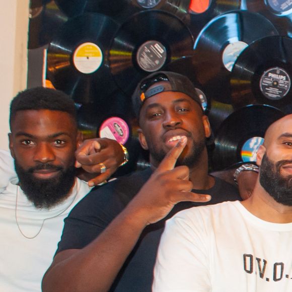 Exclusif - Booba et Chamo lors de la soirée « Come Chill with Booba » au bar Le Tube à Dubaï le 21 octobre 2021. © Nicolas Briquet / Bestimage  Exclusive - No web en Suisse / Belgique Celebs at the "Come chill with Booba" party at Le Tube bar in Dubai 