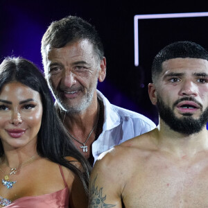 Maeva Ghennam et Marco Mouly en compagnie du boxeur Yuri Mamedov (France) lors du gala de boxe Prestige Fight au palais des Festivals à Cannes le 15 août 2022. © Norbert Scanella / Panoramic / Bestimage  