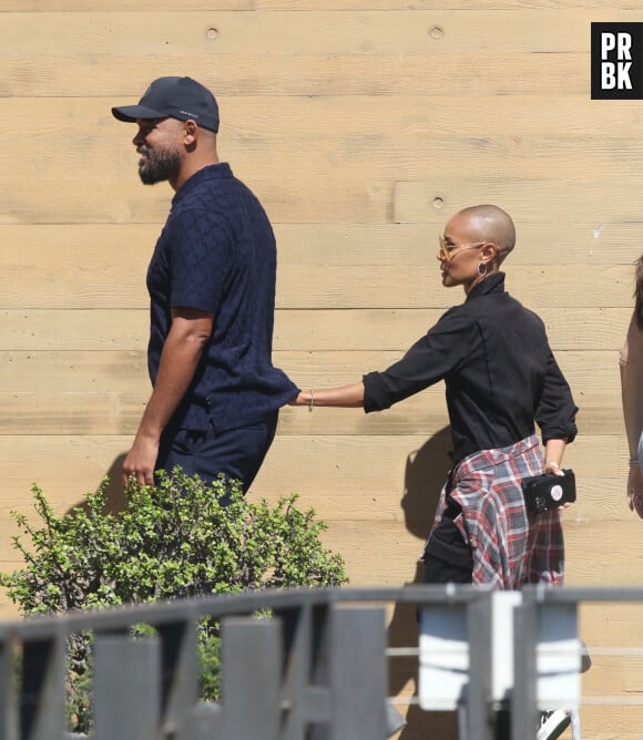 Will Smith et sa femme Jada Pinkett-Smith sortent très souriants du restaurant Nobu à Malibu, Etats-Unis le 13 Août 2022.  Malibu, CA - Will Smith and Jada Pinkett-Smith leave celebrity hotspot Nobu and from the looks of it, the couple appears to be in a great mood as we spot them both with smiles on their face as they make their exit. The actor posted a YouTube video apologizing for striking presenter Chris Rock during the live TV broadcast of this year's Academy Awards ceremony. Pictured: Will Smith, Jada Pinkett Smith 
