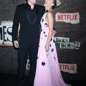 Millie Bobby Brown et Jake Bongiovi - Photocall de la première mondiale de Enola Holmes 2 (Netflix) à New York le 27 octobre 2022.  