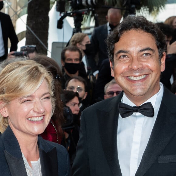 Anne-Élisabeth Lemoine et Patrick Cohen - Montée des marches du film « Annette » lors de la cérémonie d'ouverture du 74ème Festival International du Film de Cannes. Le 6 juillet 2021 © Borde-Jacovides-Moreau / Bestimage  Red carpet for the movie « Annette » during opening ceremony of the 74th Cannes International Film festival. On July 6th 2021 