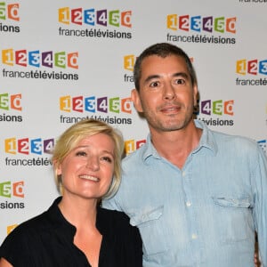 Anne-Elisabeth Lemoine et Ali Baddou lors du photocall de la présentation de la nouvelle dynamique 2017-2018 de France Télévisions. Paris, le 5 juillet 2017. © Guirec Coadic/Bestimage  Celebrities at the photocall of France Televisions. Paris, July 5th, 2017. 