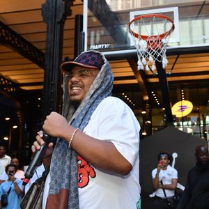 Bien entendu, les internautes ne cessent depuis de réclamer une collaboration entre les deux rappeurs. Ce serait peut-être l'occasion de déterminer lequel est le double maléfique de l'autre.
Exclusif - Le rappeur Naza est en showcase lors de l'Airness Event au Airness Paris Basketball Store & Café à Paris le 7 juillet 2022. © Veeren / Bestimage