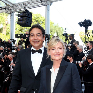 Patrick Cohen, Anne-Élisabeth Lemoine - Montée des marches du film « Annette » lors de la cérémonie d'ouverture du 74ème Festival International du Film de Cannes. Le 6 juillet 2021 © Borde-Jacovides-Moreau / Bestimage 