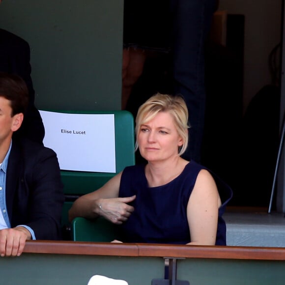 Julian Bugier et Anne-Elisabeth Lemoine - Personnalités dans les tribunes lors des internationaux de France de Roland Garros à Paris. Le 10 juin 2017. © Jacovides - Moreau / Bestimage