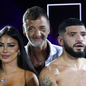 Maeva Ghennam et Marco Mouly en compagnie du boxeur Yuri Mamedov (France) lors du gala de boxe Prestige Fight au palais des Festivals à Cannes le 15 août 2022. © Norbert Scanella / Panoramic / Bestimage