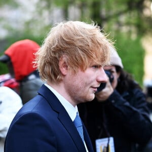 Ed Sheeran à la sortie du tribunal à New York, le 26 avril 2023. Ed Sheeran est accusé de plagiat par la famille de Marvin Gaye. © Andrea Renault/Zuma Press/Bestimage