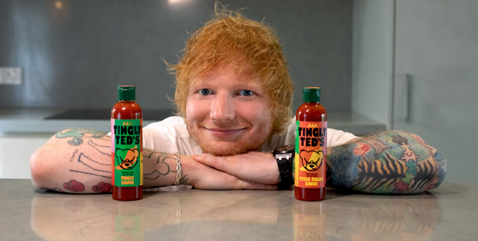  Le chanteur anglais est accusé de plagiat pour son titre &quot;Thinking Out Loud&quot;. 
 Le fan de sauce Ed Sheeran dévoile sa propre gamme de condiments épicés. © Tingly Ted&#039;s/JLPPA/Bestimage 