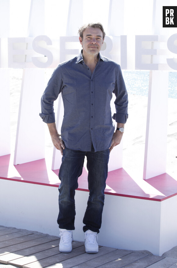 Patrick Puydebat (Les mystères de l'Amour) lors du photocall de 'CanneSeries ' Saison 6 au Palais des Festivals de Cannes le 15 Avril 2023. © Denis Guignebourg/Bestimage 