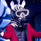 Mask Singer 2023 : le Zèbre éliminé et démasqué... Les internautes sont fous de rage !