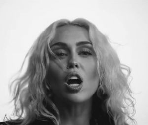 Les images du video-clip de "River" avec Miley Cyrus.