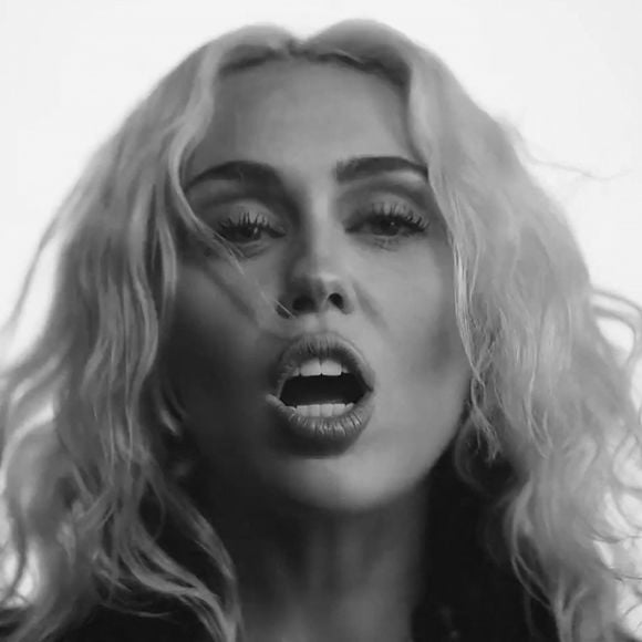 Les images du video-clip de "River" avec Miley Cyrus.