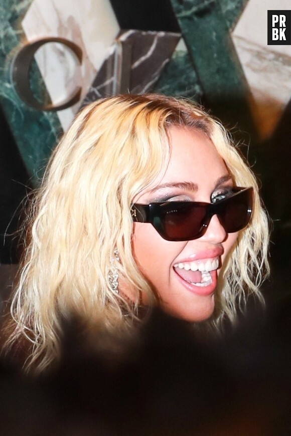 Miley Cyrus arrive à la soirée de lancement de son dernier album Endless Summer Vacation dans la boutique Gucci de Rodeo Drive à Beverly Hills le 9 mars 2023.