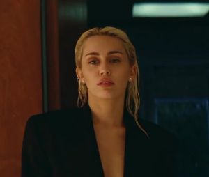De quoi battre son prédécesseur, "As It Was" d'Harry Styles, qui avait mis 118 jours pour franchir cette barre symbolique.
Les images du clip-vidéo de "Flowers" avec Miley Cyrus.