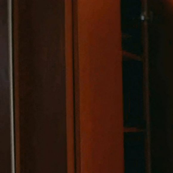 Clip officiel de la chanson Flowers de Miley Cyrus.