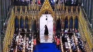 Couronnement de Charles III : la Grande Faucheuse apparue en pleine cérémonie ? L'Abbaye de Westminster obligée de s'expliquer après cette apparition flippante