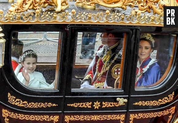 Le prince William, prince de Galles, et Catherine (Kate) Middleton, princesse de Galles, la princesse Charlotte - Sortie de la cérémonie de couronnement du roi d'Angleterre à l'abbaye de Westminster de Londres le 6 mai 2023. 