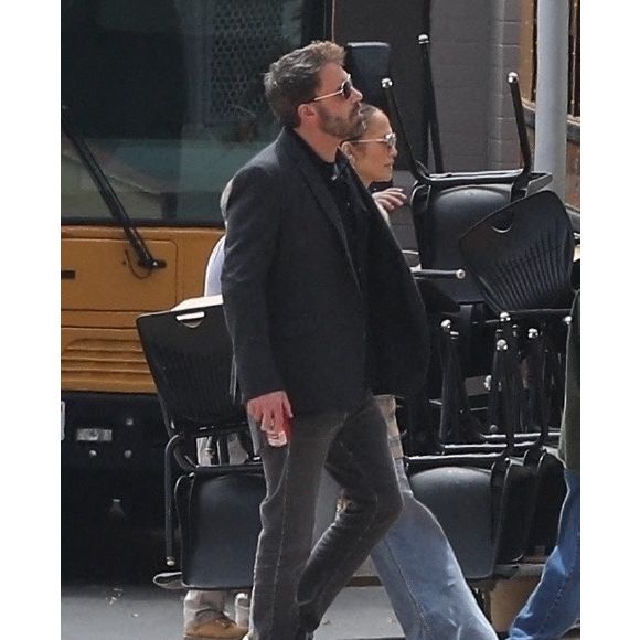 Exclusif - Ben Affleck et Jennifer Lopez accompagnent main dans la main Emme (fille de J. Lo) pour un concert à son école à Beverly Hills, États-Unis le 29 Avril 2023.