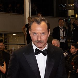 Jude Law - Montée des marches du film « Acide » lors du 76ème Festival International du Film de Cannes, au Palais des Festivals à Cannes. Le 21 mai 2023 © Jacovides-Moreau / Bestimage