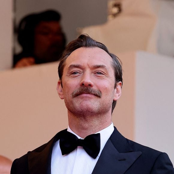 Jude Law - Montée des marches du film « Firebrand (Le jeu de la reine) » lors du 76ème Festival International du Film de Cannes, au Palais des Festivals à Cannes. Le 21 mai 2023 © Jacovides-Moreau / Bestimage
