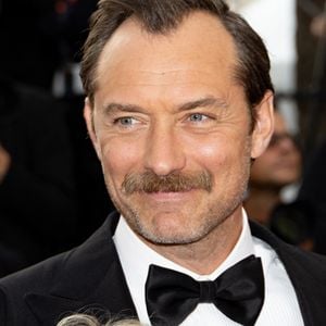 Jude Law - Montée des marches du film « Firebrand (Le jeu de la reine) » lors du 76ème Festival International du Film de Cannes, au Palais des Festivals à Cannes. Le 21 mai 2023 © Jacovides-Moreau / Bestimage