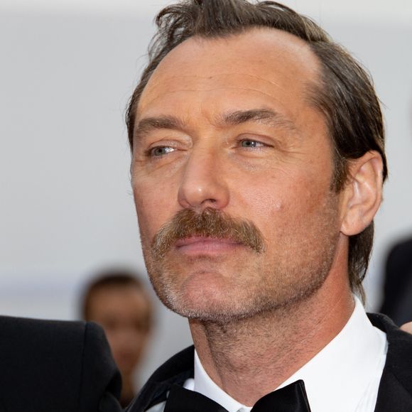 Jude Law - Montée des marches du film « Firebrand (Le jeu de la reine) » lors du 76ème Festival International du Film de Cannes, au Palais des Festivals à Cannes. Le 21 mai 2023 © Jacovides-Moreau / Bestimage